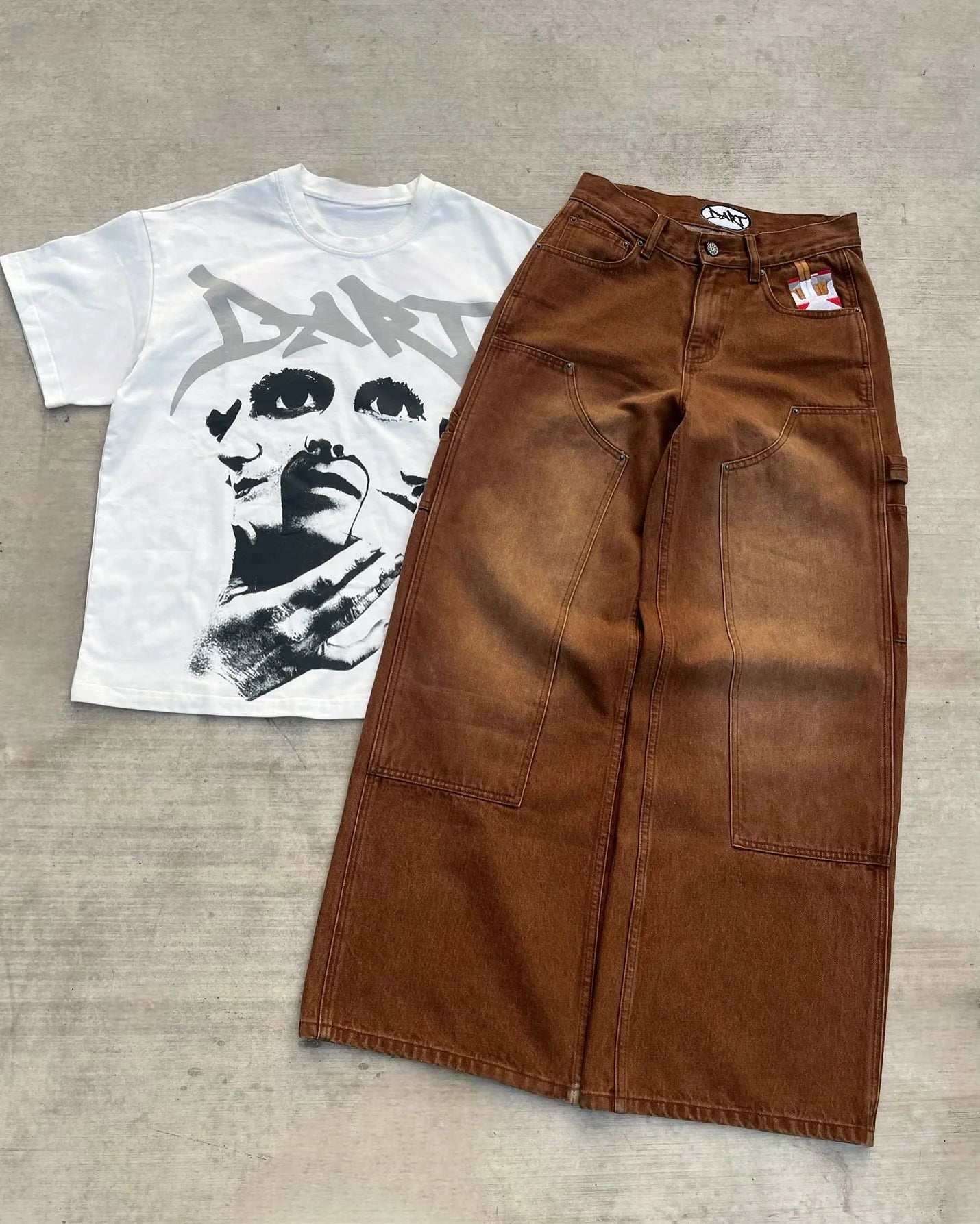 WASHED BROWN JEANS®