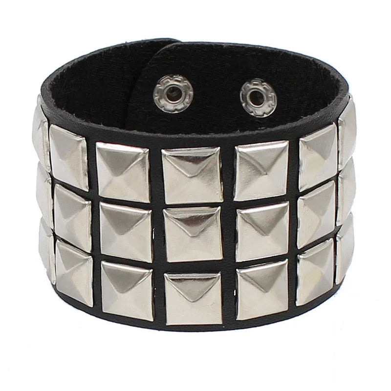 LEATHER STUD BRACELET®