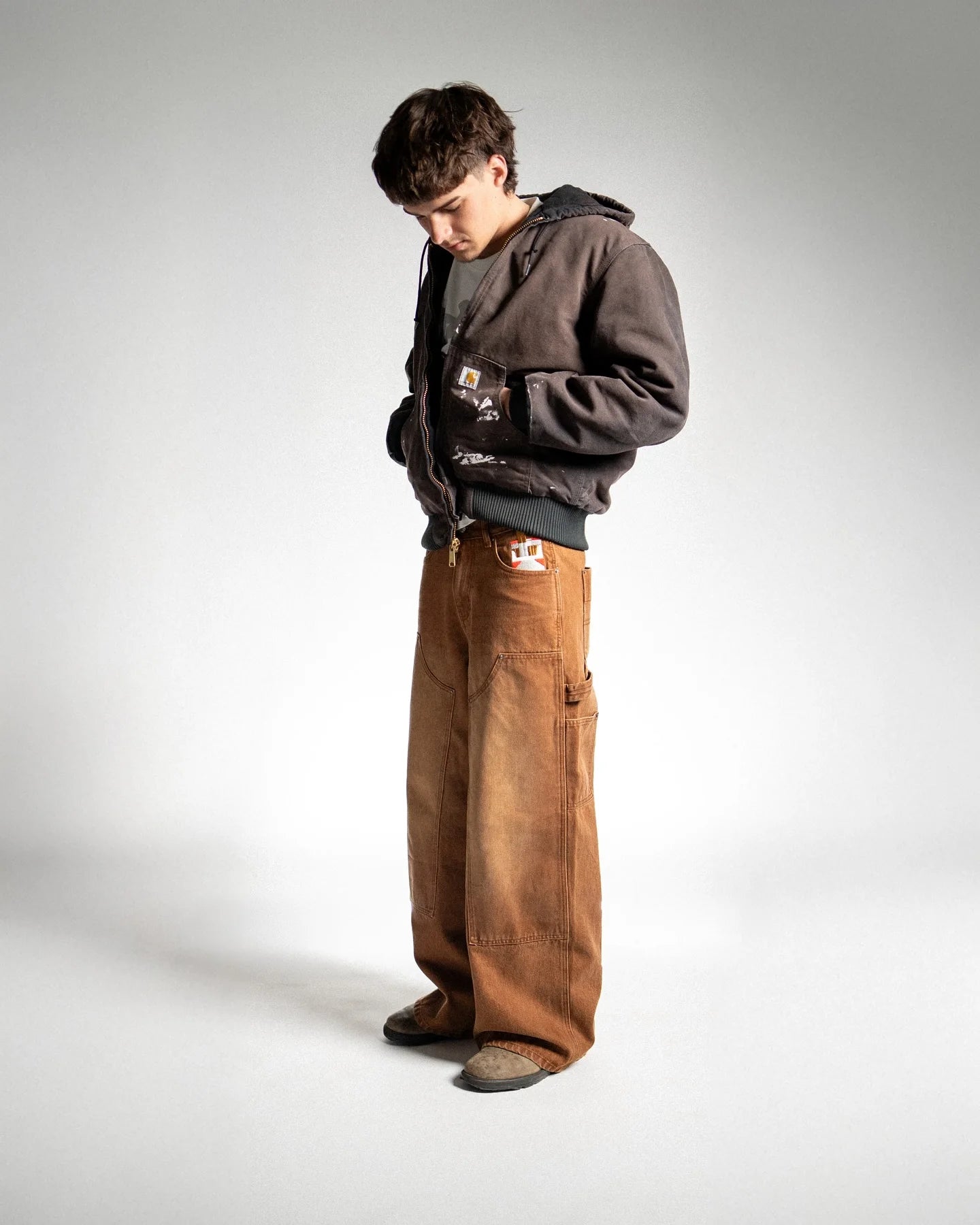 WASHED BROWN JEANS®
