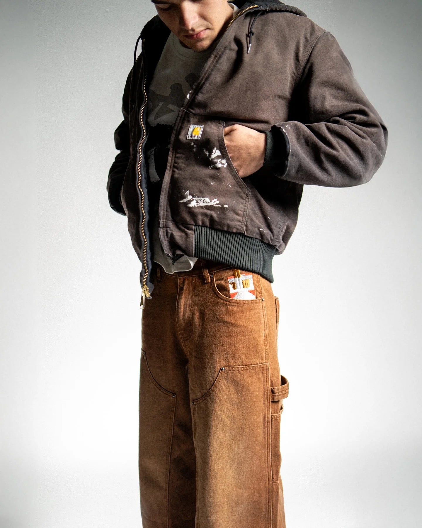 WASHED BROWN JEANS®