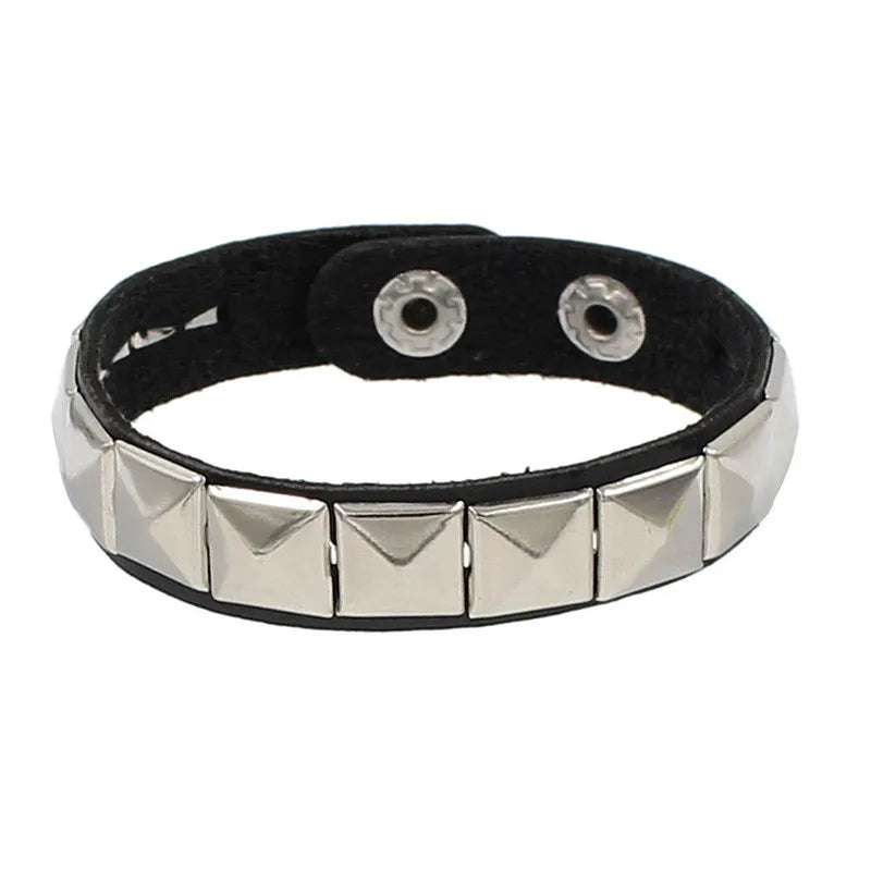 LEATHER STUD BRACELET®