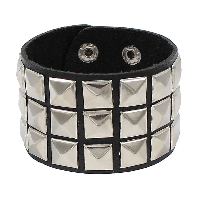 LEATHER STUD BRACELET®