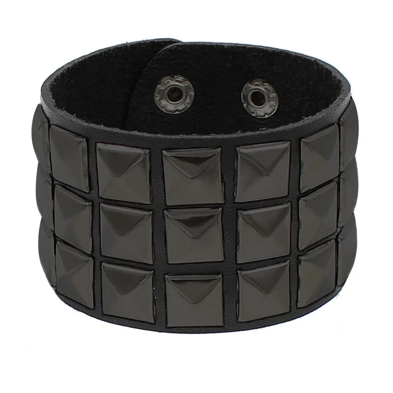 LEATHER STUD BRACELET®